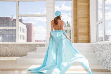 Güzel model mavi mayo