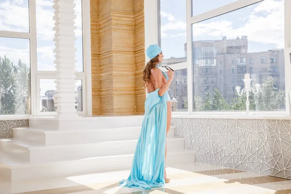 Güzel model mavi mayo