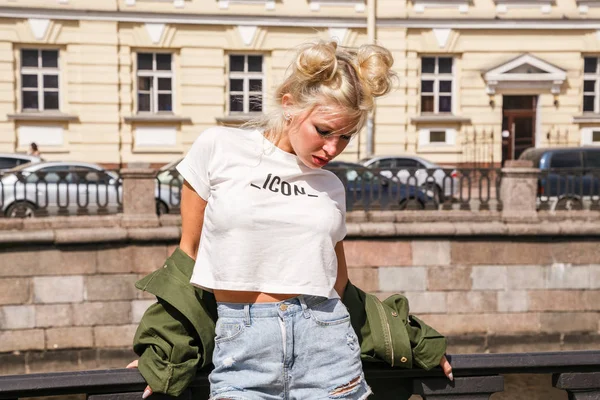 Eski Street sarışın kadın