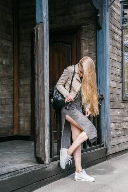 Eve yakın poz elbise modeli