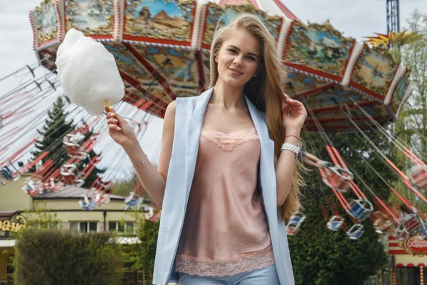 Model atlıkarınca poz