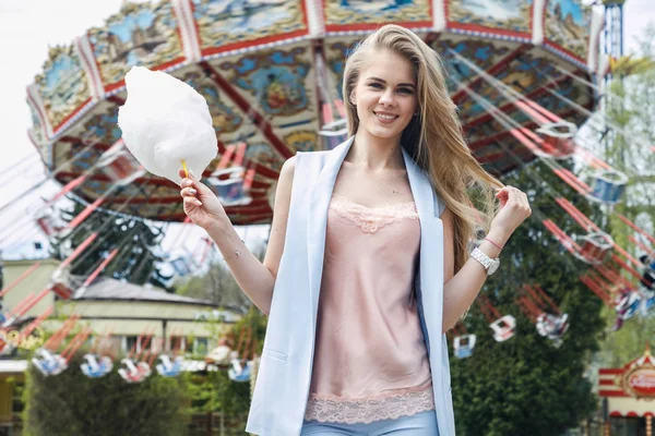 Model atlıkarınca poz