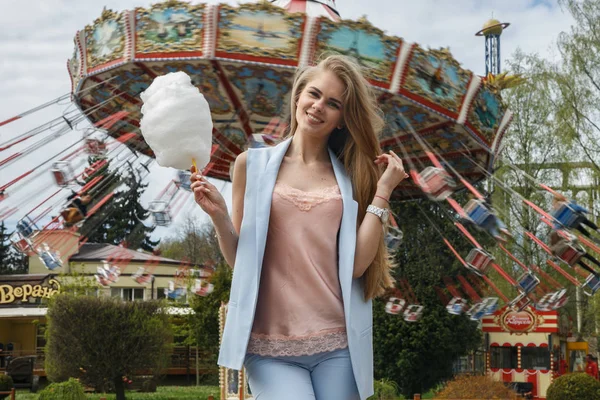 Model atlıkarınca poz