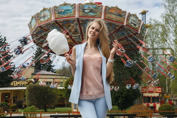 Model atlıkarınca poz