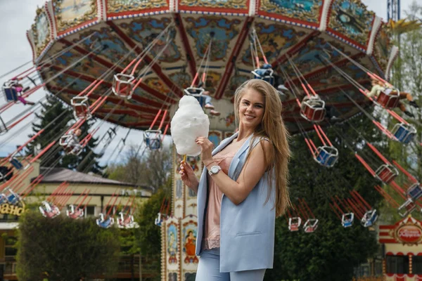 Model atlıkarınca poz