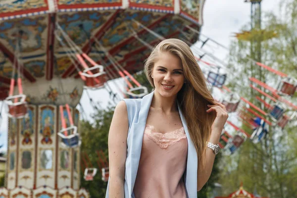 Model atlıkarınca poz