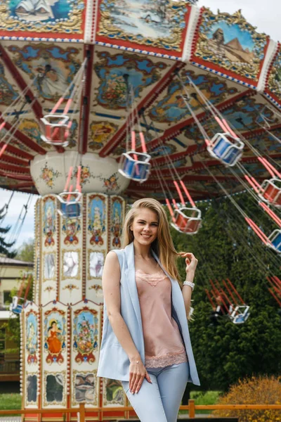 Model atlıkarınca poz