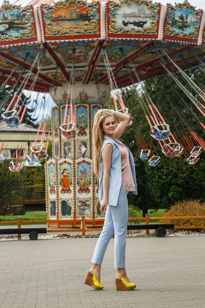 Model atlıkarınca poz