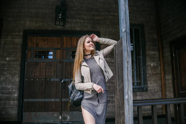 Eve yakın poz elbise modeli