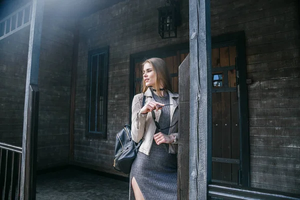 Eve yakın poz elbise modeli