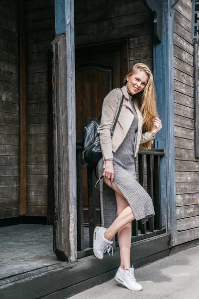 Eve yakın poz elbise modeli