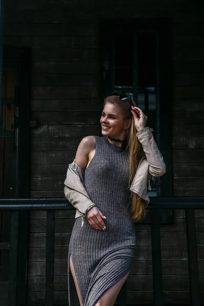 Model in grey dress posing — Stock Photo, Image