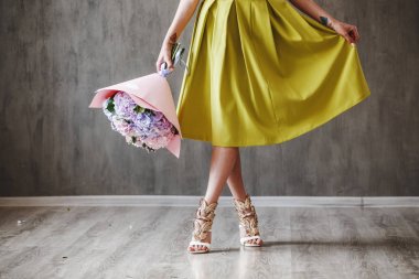 Ortanca buket kadınla