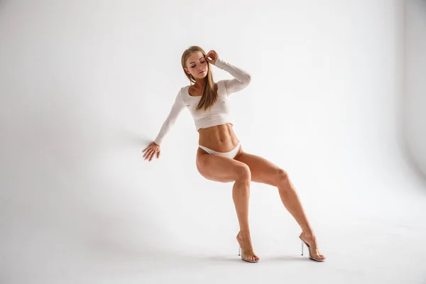 Atraktivní fitness žena — Stock fotografie