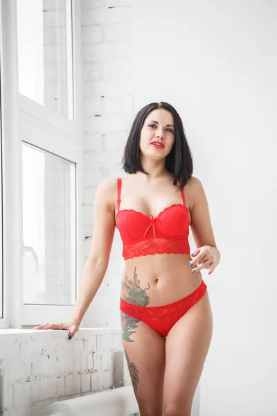 Estúdio Tiro Bela Mulher Morena Vestindo Lingerie Vermelha Sexy Mulher — Fotografia de Stock