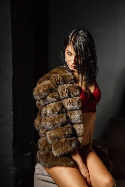 Estudio Retrato Hermosa Chica Morena Lencería Roja Sexy Tiro Mujer — Foto de Stock