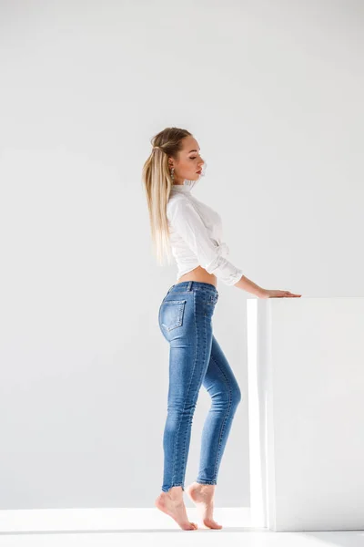 Portrait Sexy Blonde Girl Wearing Blue Jeans White Shirt Standing — Stock Photo, Image