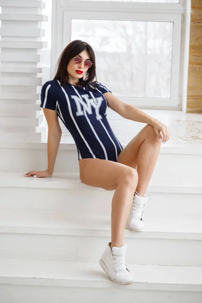 Sporty Brunette Girl Glasses Posing Stairs Apartment Interior — 스톡 사진
