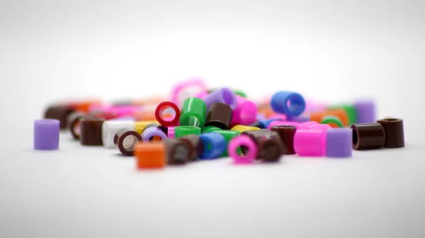 Colorido hobby perlas artesanales, concepto de juguetes para niños — Foto de Stock