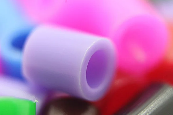 Colorido hobby perlas artesanales, concepto de juguetes para niños — Foto de Stock