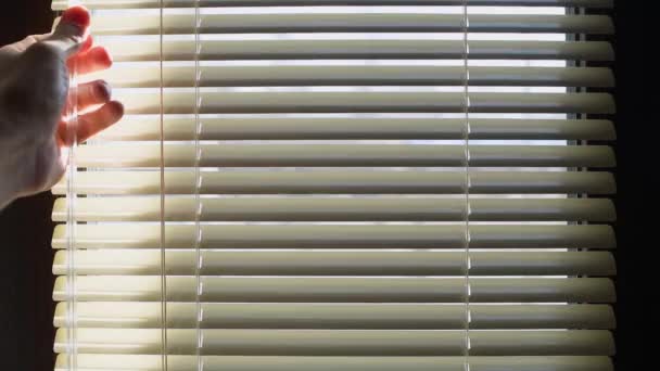 The male hand closes and then opens the blinds. Selective focus, street in defocus. — Stock Footage Male Hand Closes Opens Blinds Selective Focus Street Defocus Video Clip