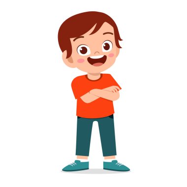 Mutlu sevimli gülümsemeli çocuk kollarını kavuşturdu.