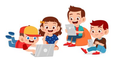 Tablet kullanan mutlu şirin çocuklar.