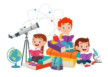 Mutlu şirin çocuklar oğlan ve kız birlikte kitap okurlar.