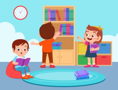 Mutlu şirin çocuklar kütüphanede kitap okuyor.