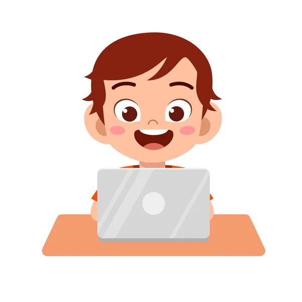 Щасливий милий хлопчик використовує ноутбук, щоб зробити домашнє завдання — стоковий вектор
