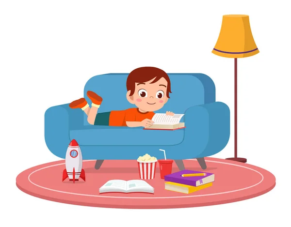 Felice ragazzo carino utilizzare smartphone sul divano — Vettoriale Stock