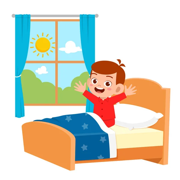 Feliz lindo niño pequeño despertar en la mañana — Vector de stock