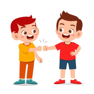 Mutlu küçük çocuklar yumruk tokuşturur.