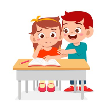 Mutlu küçük çocuklar, kız ve erkek birlikte ders çalışırlar.