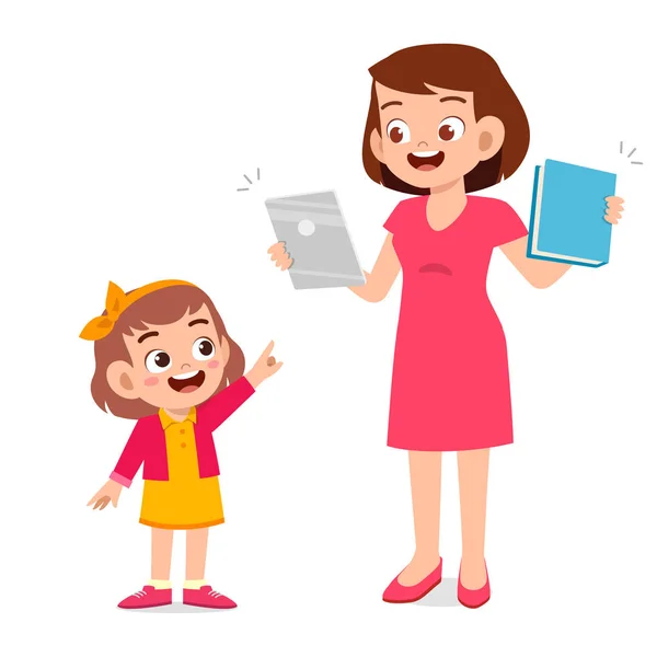 Šťastná roztomilá holčička s maminkou držící tablet — Stockový vektor