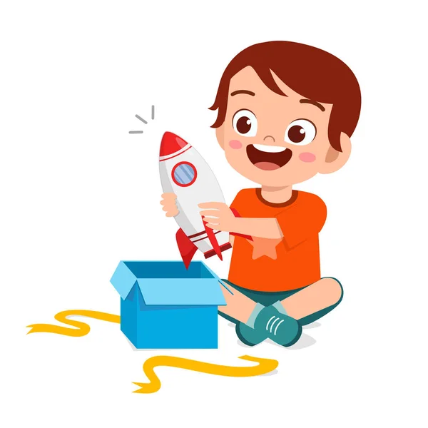 Χαρούμενο χαριτωμένο μικρό αγόρι ανοιχτό δώρο από τα γενέθλια — Διανυσματικό Αρχείο