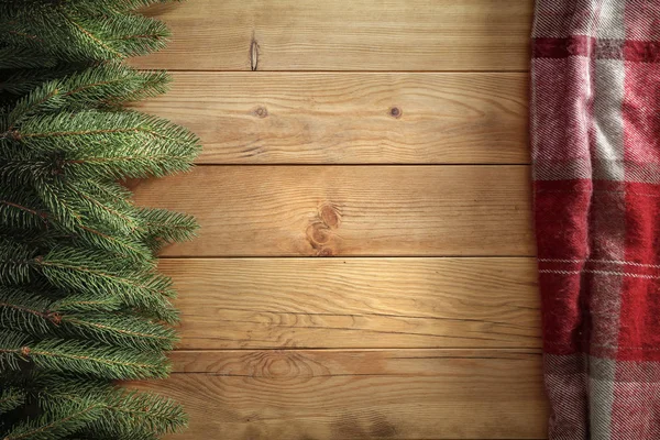 Smrkové Větvičky Dřevěném Stole Ploché Pozadí Vánoční Ozdoby Dřevěné Desce — Stock fotografie