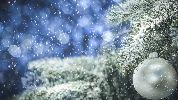 Kerstversieringen Felle Glanzende Kleuren Kerstverlichting Met Wazige Achtergrond Kerstboom Met — Stockfoto