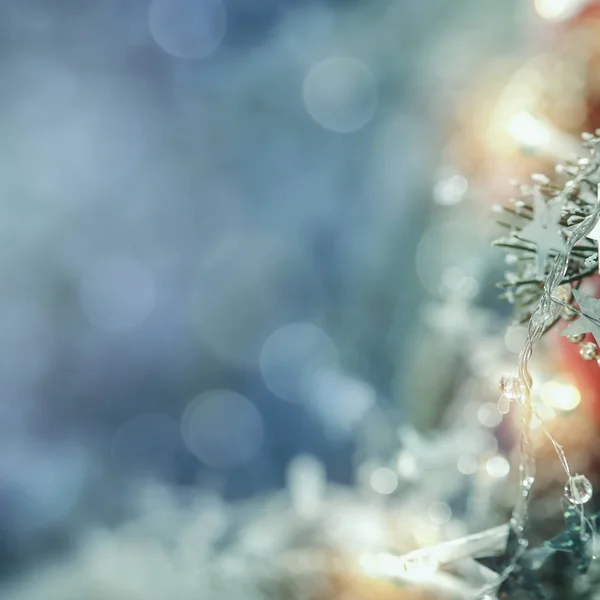 Weihnachtsdekorationen Leuchtenden Glänzenden Farben Weihnachtsbeleuchtung Mit Verschwommenem Hintergrund Weihnachtsbaum Mit — Stockfoto