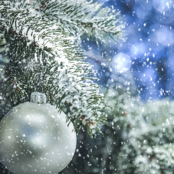 Kerstversieringen Felle Glanzende Kleuren Kerstverlichting Met Wazige Achtergrond Kerstboom Met — Stockfoto