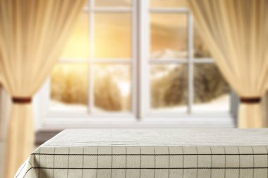 Boş tablo üstü ve doğal iç arkaplan, bulanık pencere görünümü için model.