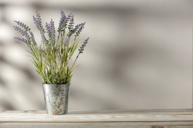 Reklam ürünleri ve dekorasyonlar için parlak arka plan ve alana sahip bahar çiçekleri.