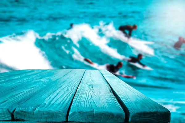 Surfers Waves Turquoise Ocean Blue Wooden Table Space Your Decoration — Stock Photo, Image