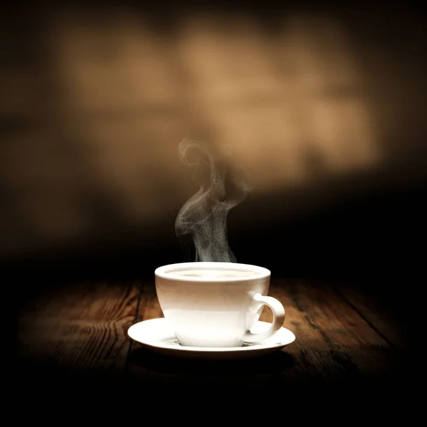 Kopje Hete Koffie Met Donkere Wazig Interieur Achtergrond — Stockfoto