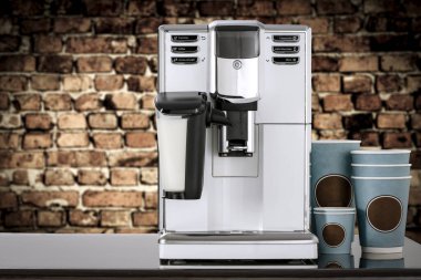 Arka planı duvar olan kahve makinesi.