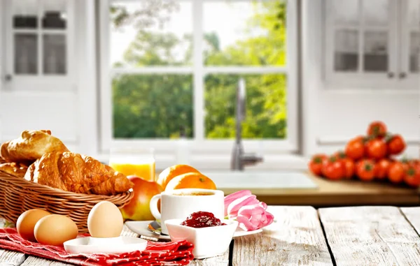 レトロなキッチンと朝食の時間のぼやけた背景 イースタータイム — ストック写真
