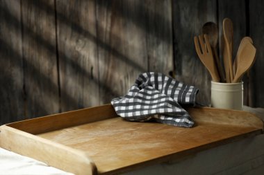 Ahşap arka plan, mutfak aletleri ve dekorasyon için yer.. 