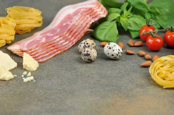 Conjunto Para Cozinhar Macarrão Carbonara Massas Manjericão Bacon Queijo Ovos — Fotografia de Stock