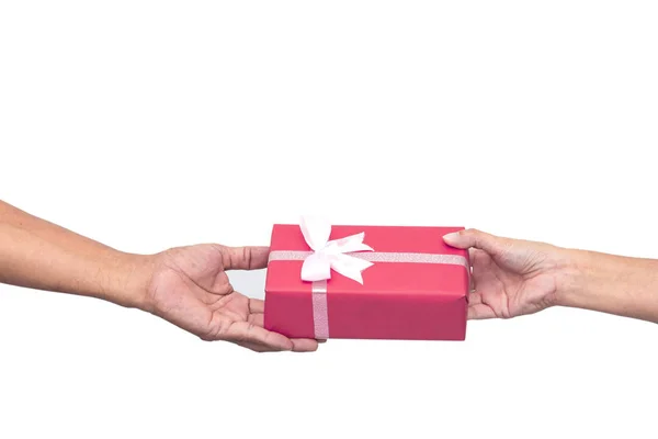 Kadın, bir erkekten hediye paketi alıyor. Kurye konseptleri, hediyeler hazırlıyor. 