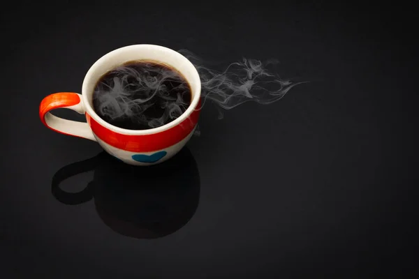 Patrón Corazón Taza Café Taza Hay Café Negro Humo Sobre — Foto de Stock